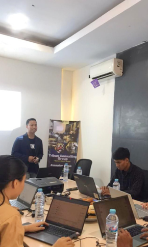 Foto Tim TCGroup - Diskusi